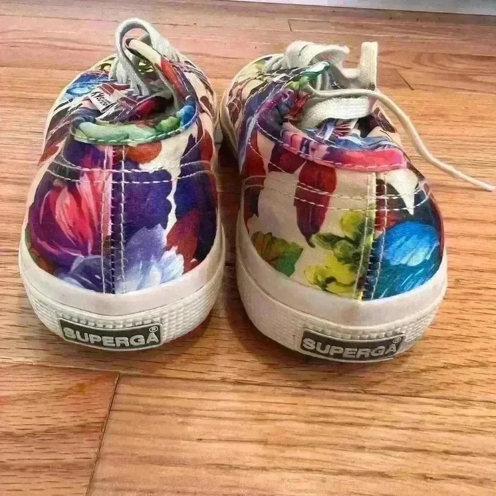Superga Women’s size 6 Floral Satin Sneaker multi color - Picture 4 of 5